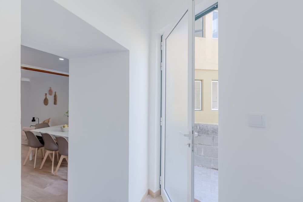 Bright & Spacious W/ Orange Tree Patio Apartment by TimeCooler Apartment, 3 Bedrooms 30