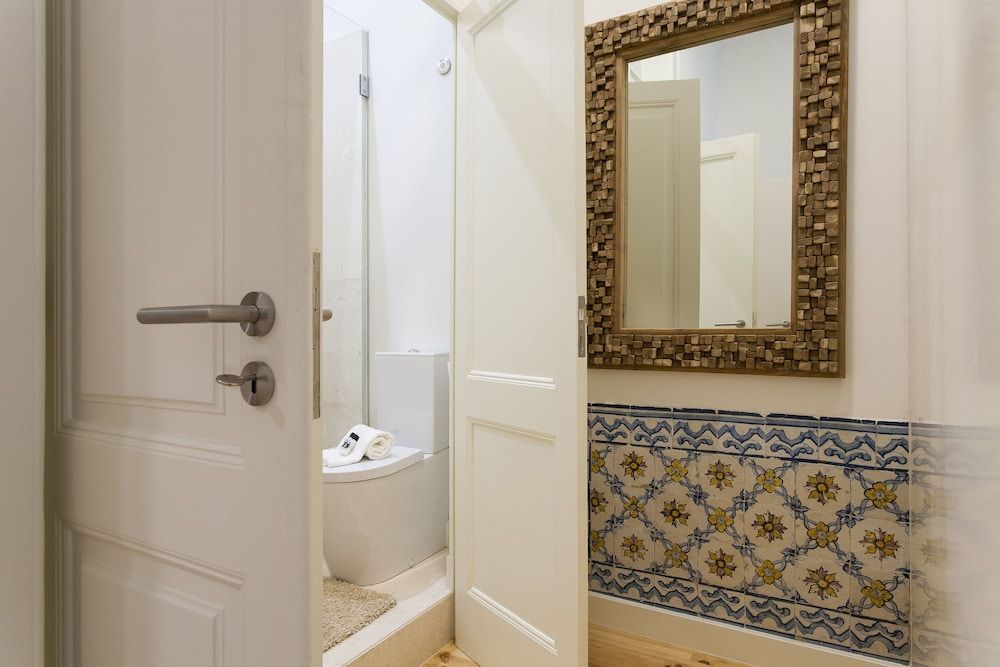 JOIVY Design heaven in Baixa - 2BR Apt w/workspace Apartment (2 Bedrooms) 9