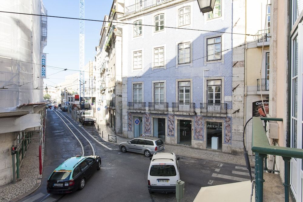 undefined JOIVY Design heaven in Baixa - 2BR Apt w/workspace 3