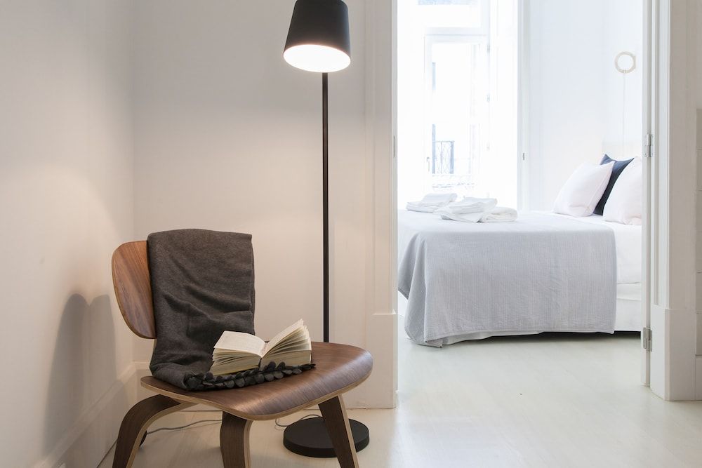 undefined JOIVY Exclusive 4BR home w/3 workspaces&garden in Baixa 8