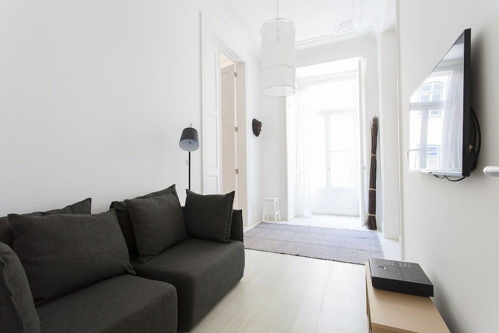 JOIVY Exclusive 4BR home w/3 workspaces&garden in Baixa Apartment (4 Bedrooms) 19