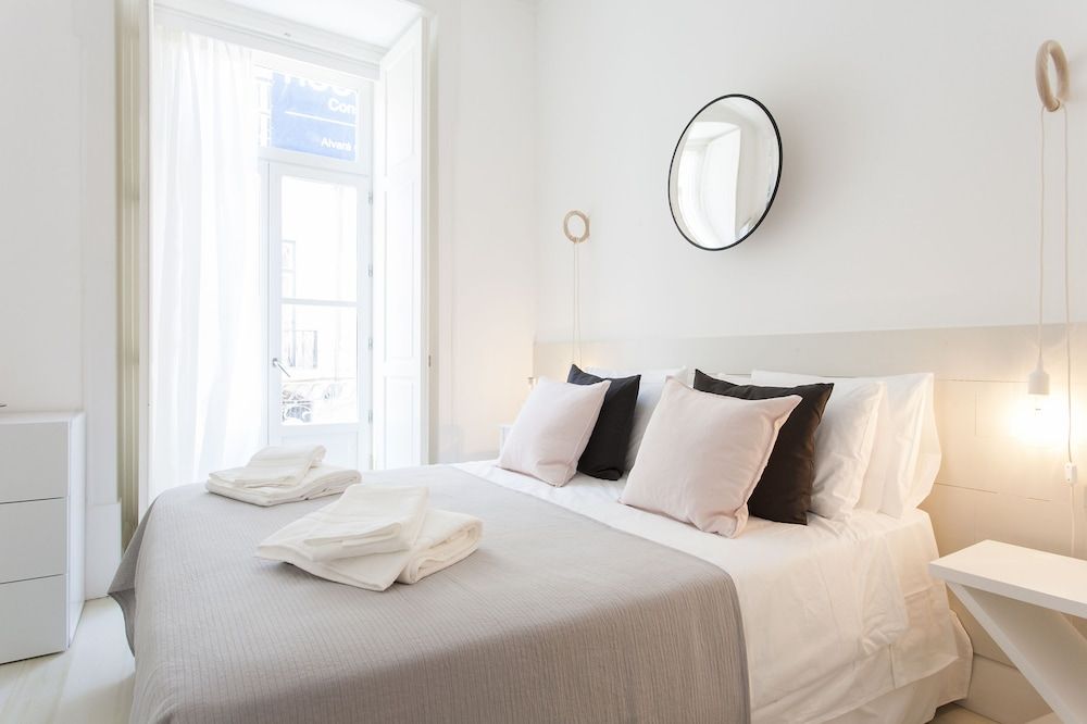 undefined JOIVY Exclusive 4BR home w/3 workspaces&garden in Baixa 9