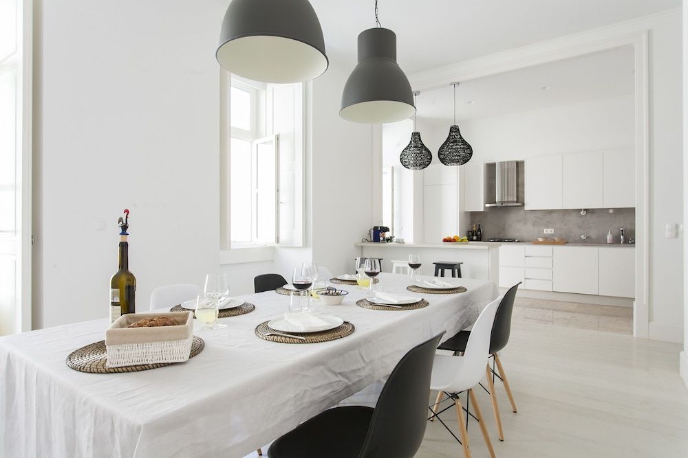 JOIVY Exclusive 4BR home w/3 workspaces&garden in Baixa Apartment (4 Bedrooms) 26