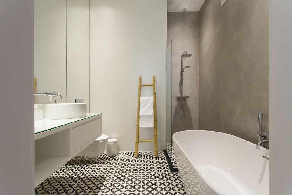 JOIVY Exclusive 4BR home w/3 workspaces&garden in Baixa Apartment (4 Bedrooms) 32