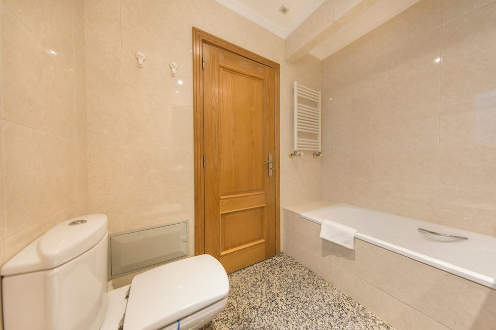 Family Wonder Two Bedroom Garage Apartment, 2 Bedrooms, City View 19