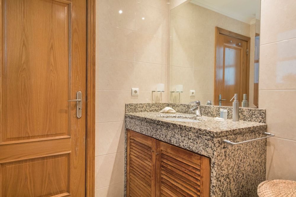 Family Wonder Two Bedroom Garage Apartment, 2 Bedrooms, City View 21