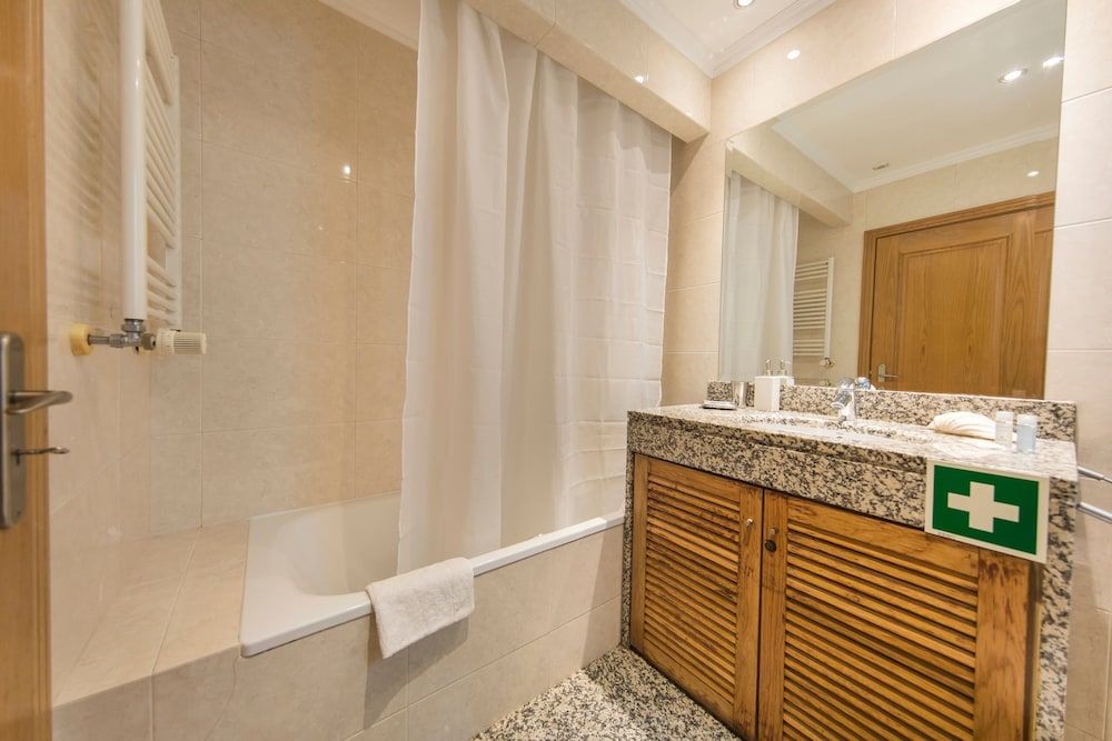 Family Wonder Two Bedroom Garage Apartment, 2 Bedrooms, City View 18