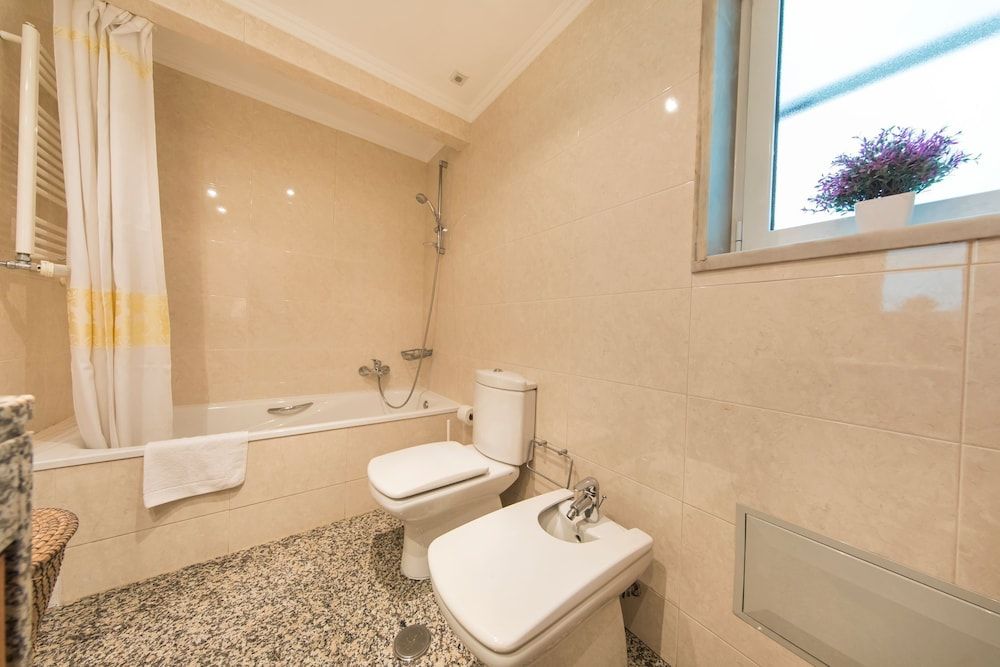 Family Wonder Two Bedroom Garage Apartment, 2 Bedrooms, City View 14