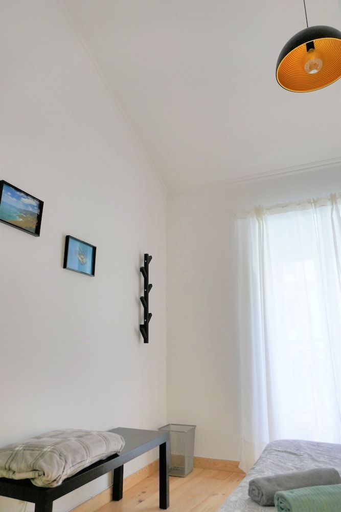 undefined TT Anjos Lisbon Rooms 10