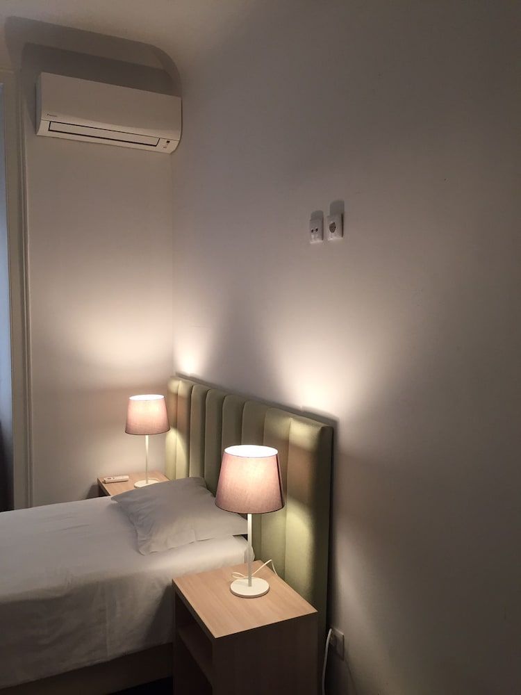 Be Lisbon Residence Marquês Basic Triple Room, Shared Bathroom 2