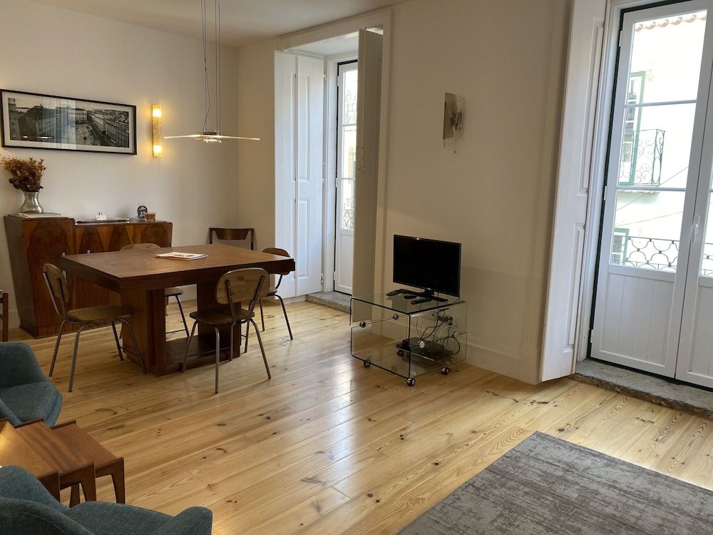 Bica Chiado Self-Catering Apartment Deluxe Apartment, 2 Bedrooms (2nd Floor - No Elevator) 16
