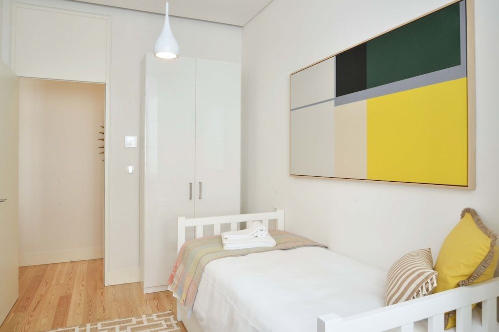 undefined Trendy Chic Apartment 10