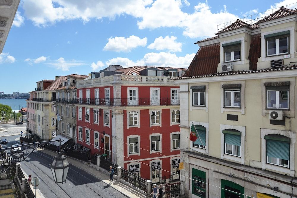 undefined Trendy Chic Apartment 5