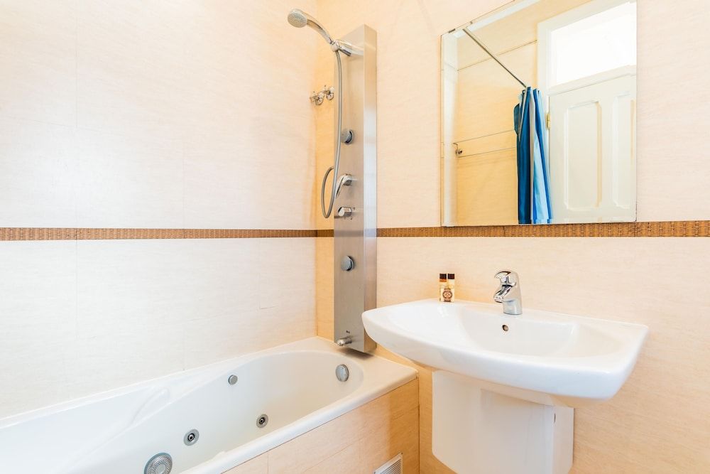 Saldanha Central Urban Lisbon Apartment, 3 Bedrooms 24