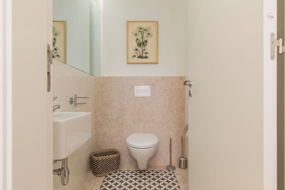 Trendy & Classic 2 Bedroom Apartment Apartment, 2 Bedrooms 32