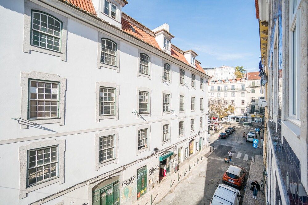 Spacious and Bright Apartment in Cais Sodre Apartment, 2 Bedrooms 20