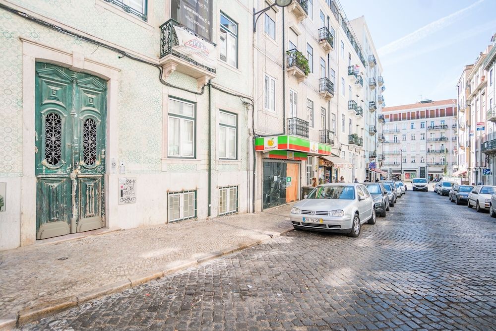 undefined Wood Wall & Garden Apartment 4