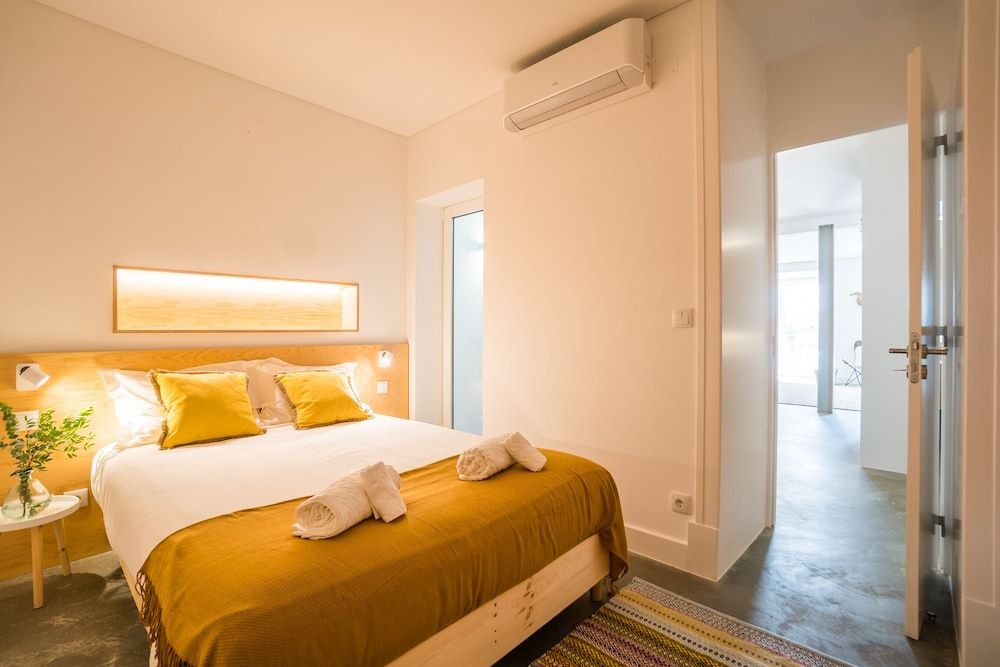 undefined Wood Wall & Garden Apartment 6