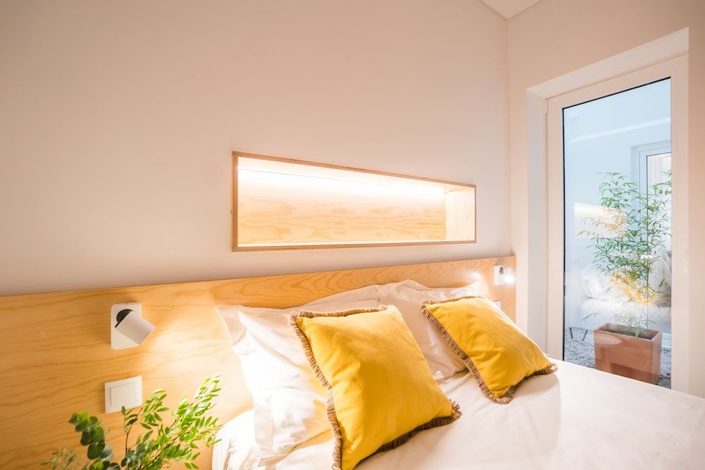 undefined Wood Wall & Garden Apartment 7