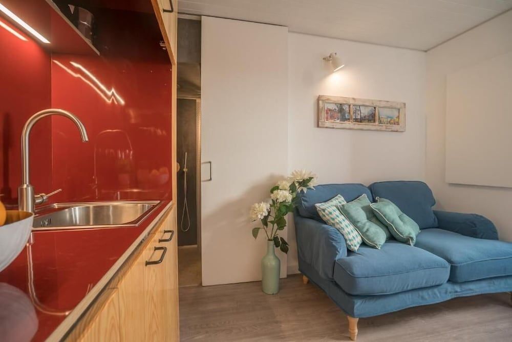 undefined Rose 3 Studio 10