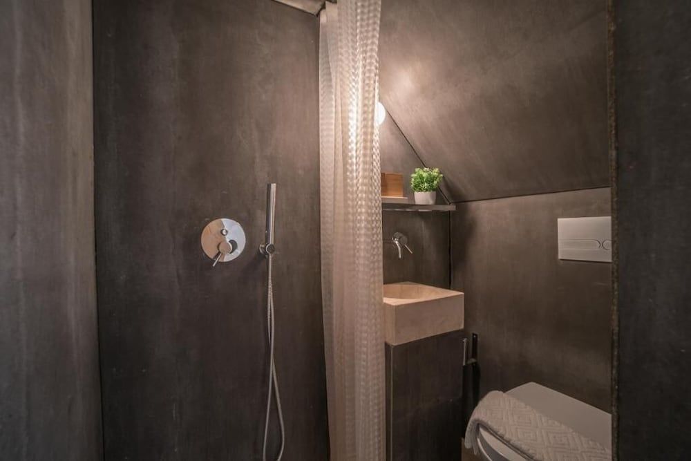 undefined Rose 3 Studio 6