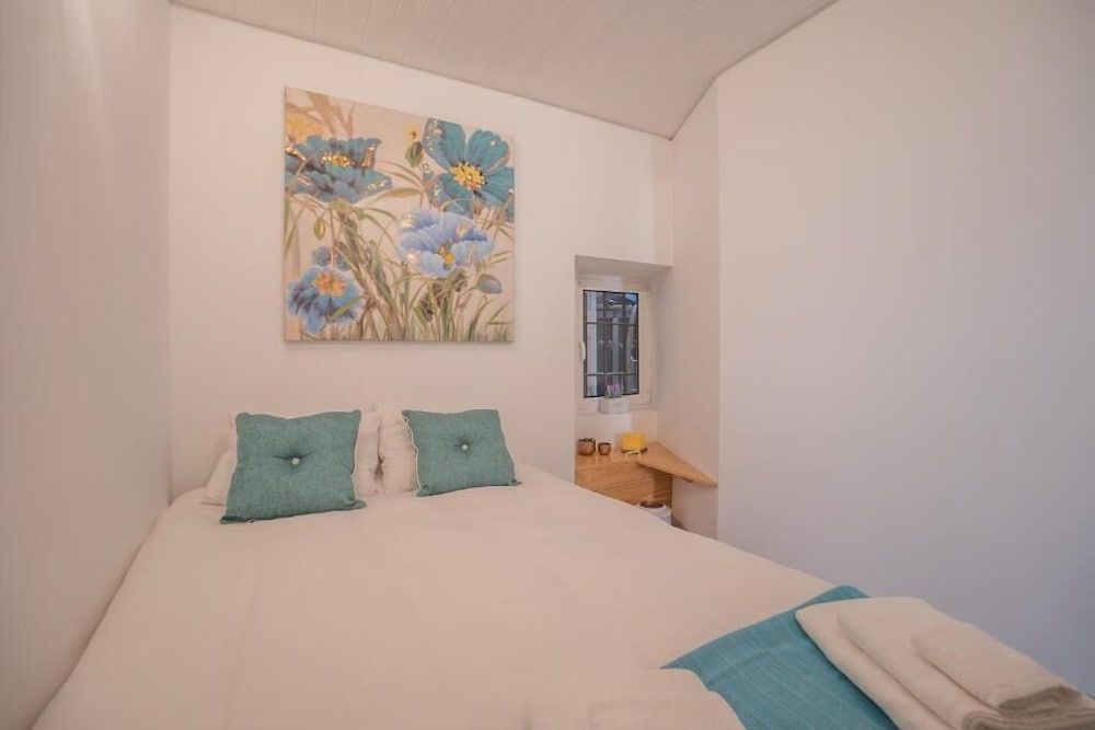 undefined Rose 3 Studio 5