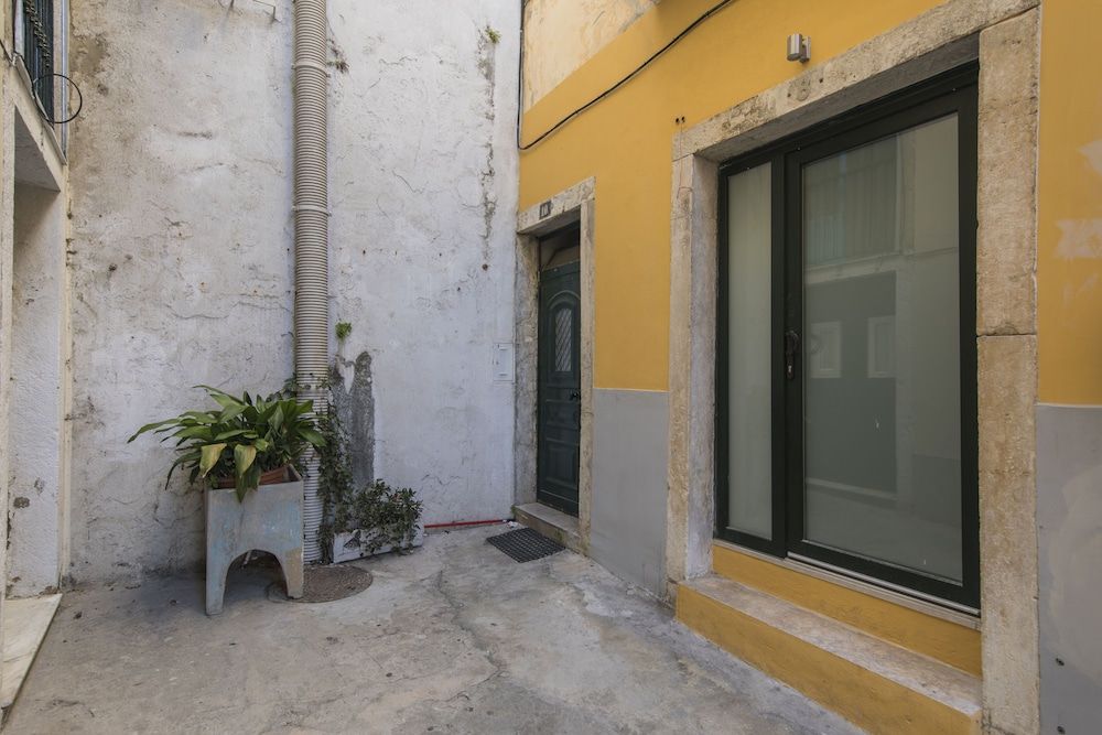 undefined Trendy & Lightful Apartment 4