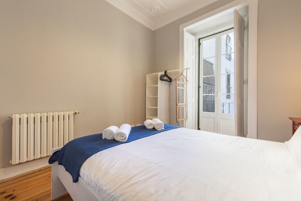 undefined Trendy & Lightful Apartment 10