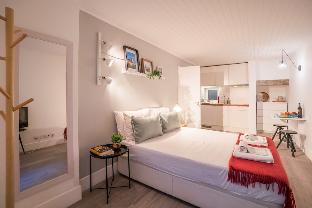 undefined Rose 7 Studio 2