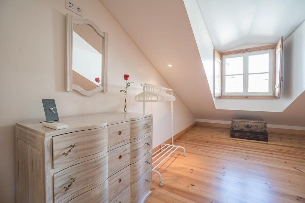 Superb Flat Cathedral & River View Apartment, 2 Bedrooms 21