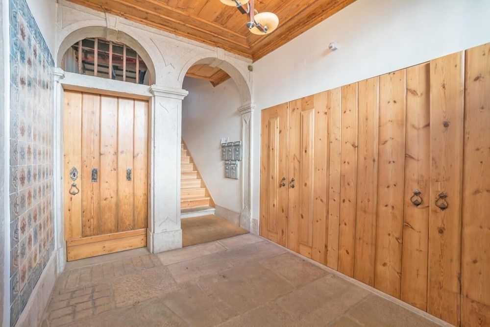 undefined Superb Flat Cathedral & River View 8