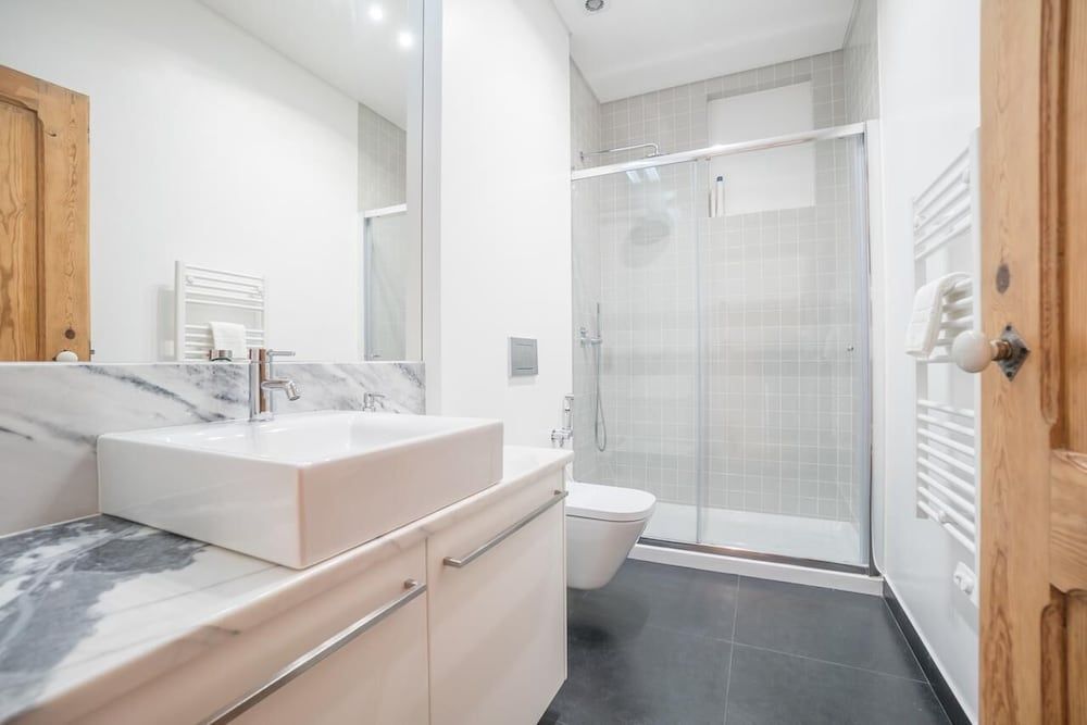 Superb Flat Cathedral & River View Apartment, 2 Bedrooms 18