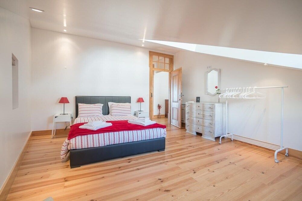 Superb Flat Cathedral & River View Apartment, 2 Bedrooms 8