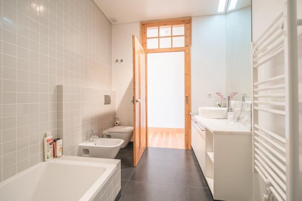 Superb Flat Cathedral & River View Apartment, 2 Bedrooms 16