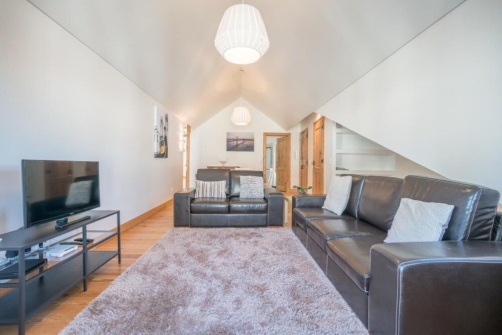 Superb Flat Cathedral & River View Apartment, 2 Bedrooms 24