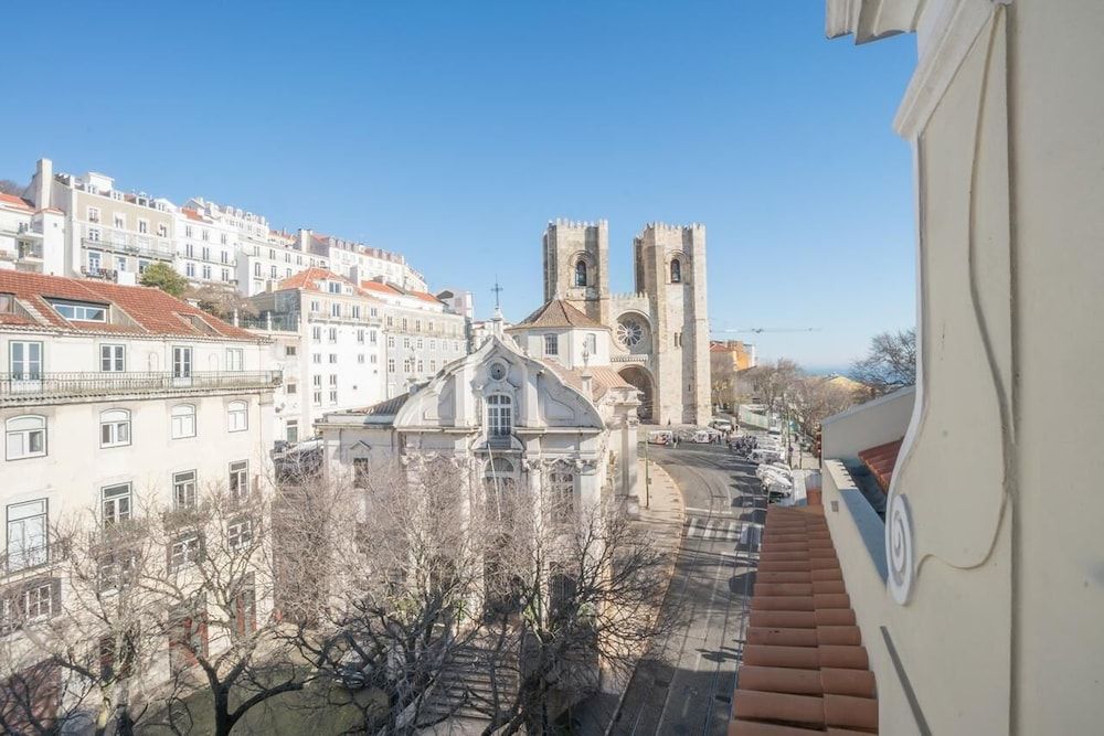 Superb Flat Cathedral & River View Apartment, 2 Bedrooms 12