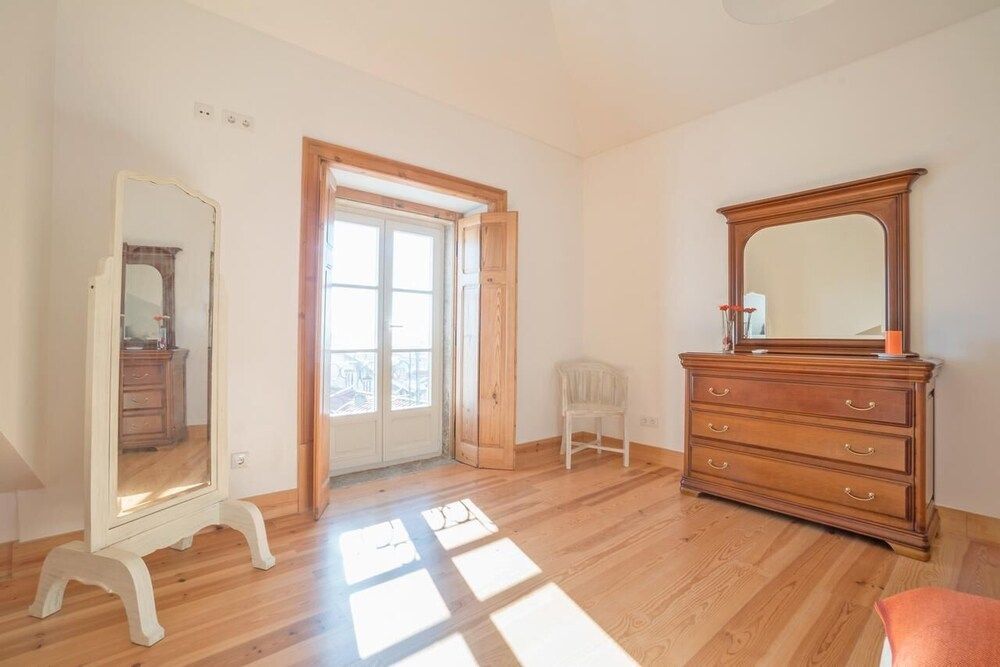 Superb Flat Cathedral & River View Apartment, 2 Bedrooms 22