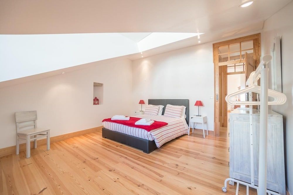 Superb Flat Cathedral & River View Apartment, 2 Bedrooms 4