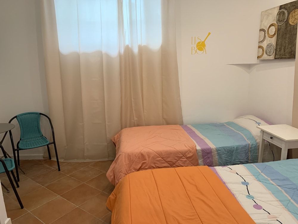 undefined House and Rooms in Lisbon 4