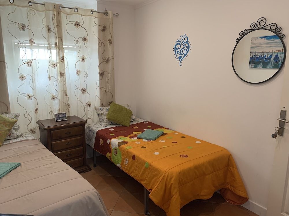 undefined House and Rooms in Lisbon 9