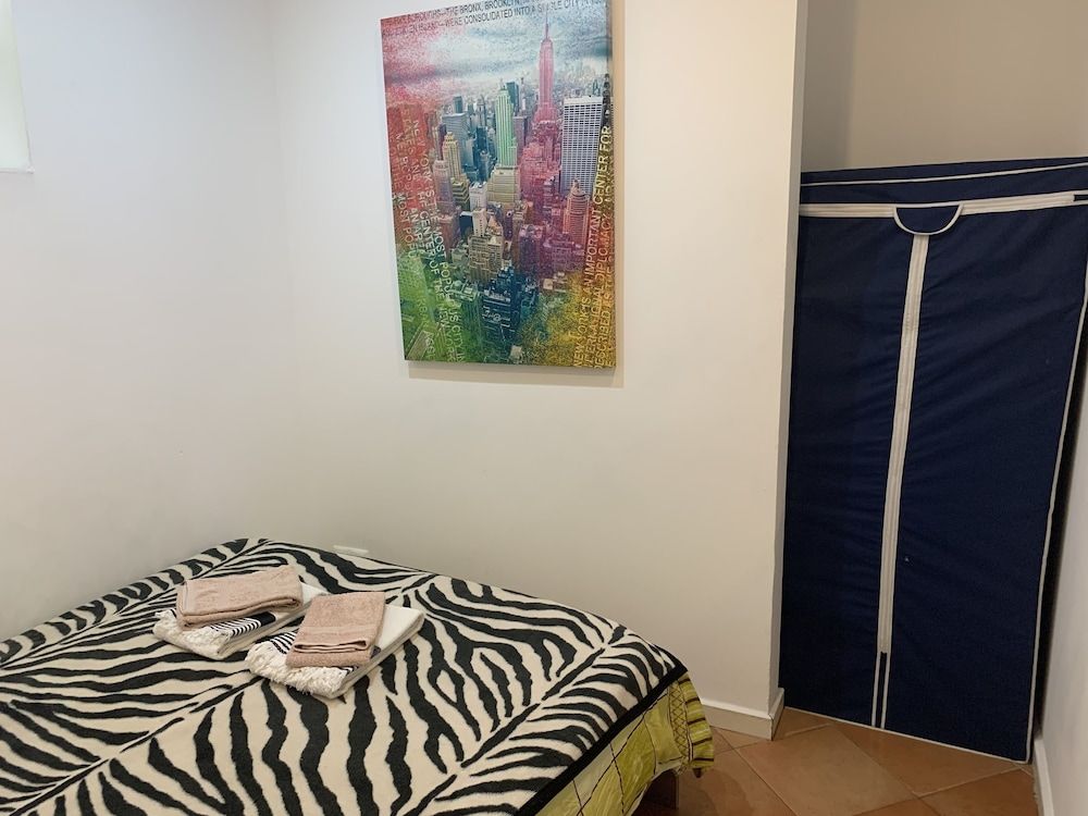 House and Rooms in Lisbon Standard Double Room, Shared Bathroom