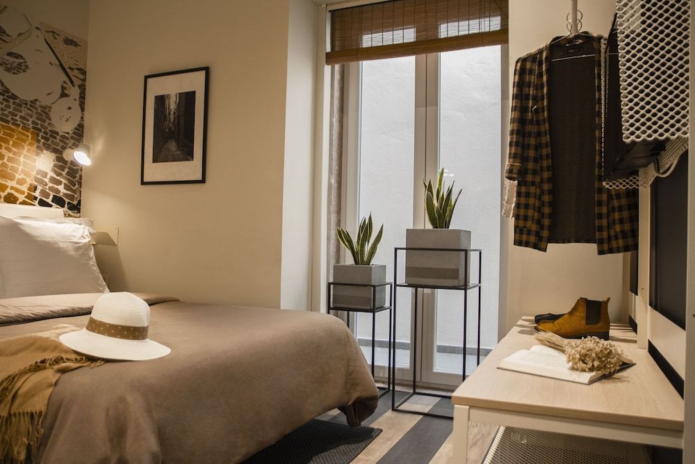 room Select Liberdade Economy Double Room 5