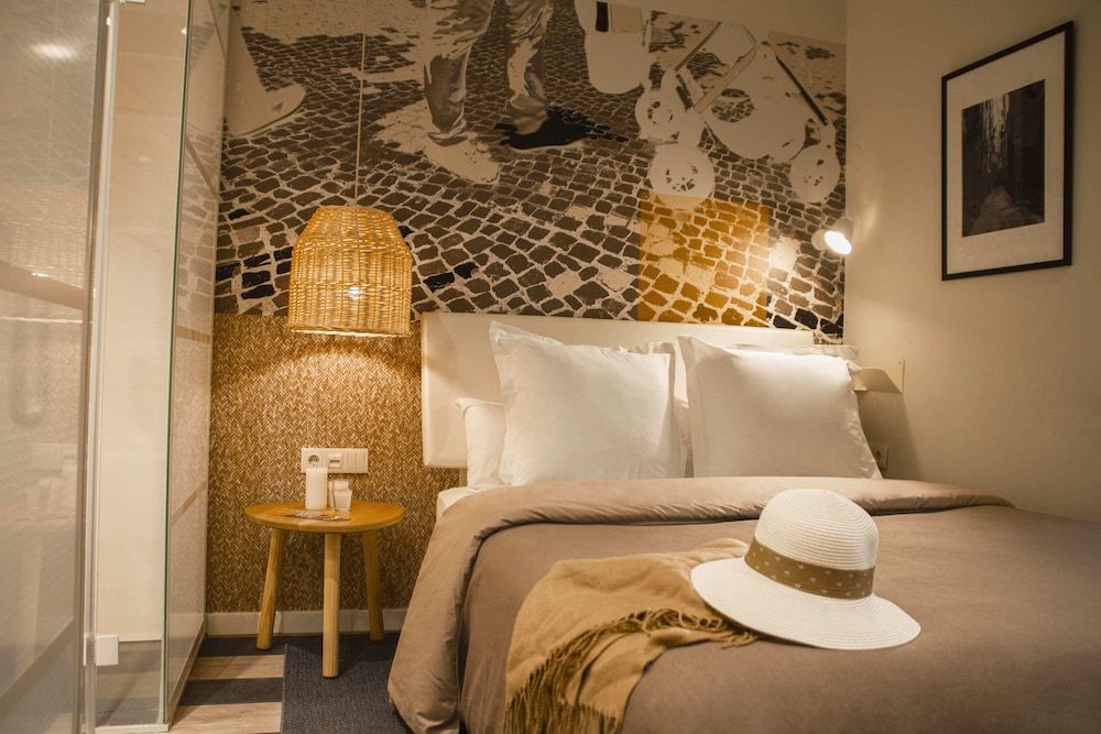 room Select Liberdade Economy Double Room