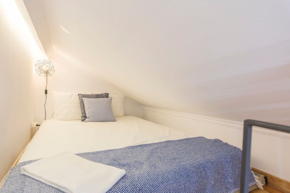 undefined Sunny Studio in City Center 2