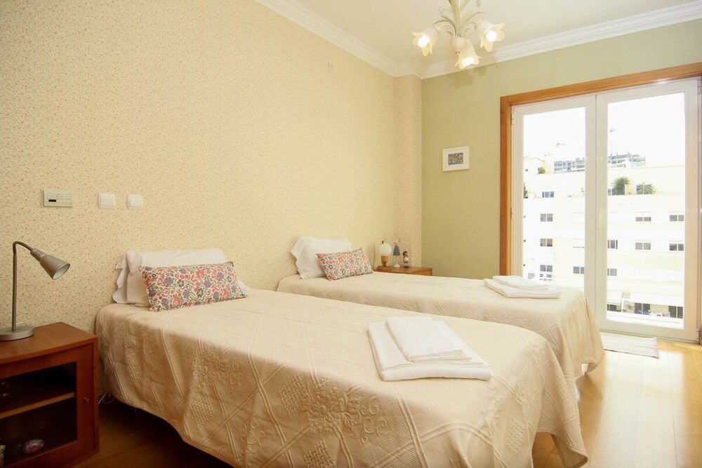 undefined Gorgeous 3 Bedroom Apartment with Balcony in Lisbon 7
