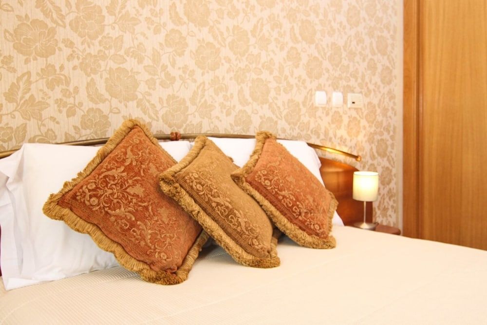 undefined Gorgeous 3 Bedroom Apartment with Balcony in Lisbon 8