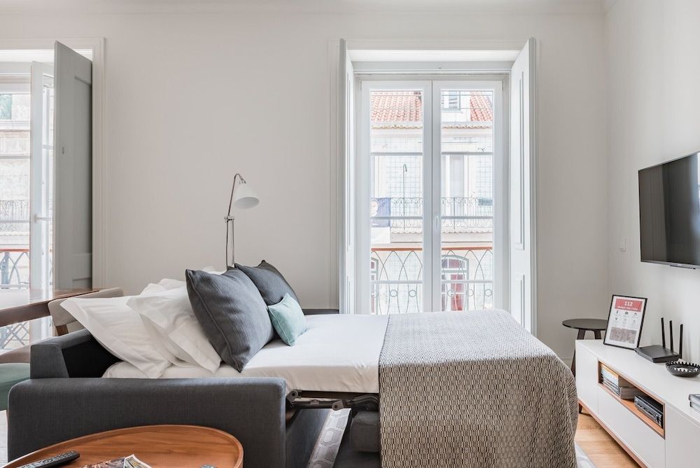 Lis001 · Mid-century Inspired Apartment With River Views Apartment (1 Bedroom) 16