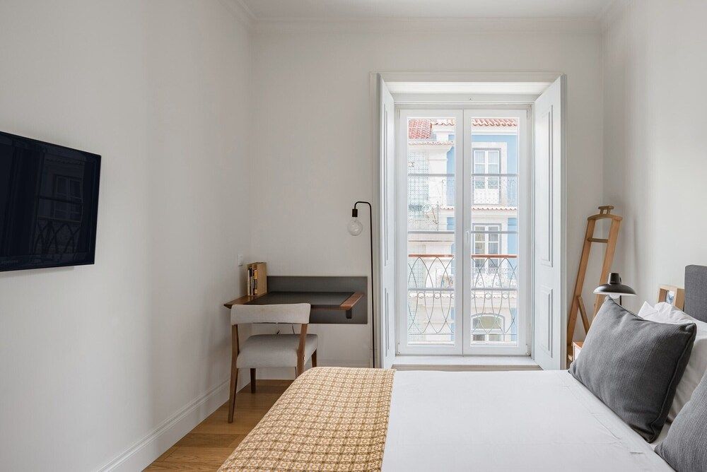 Lis001 · Mid-century Inspired Apartment With River Views Apartment (1 Bedroom) 12