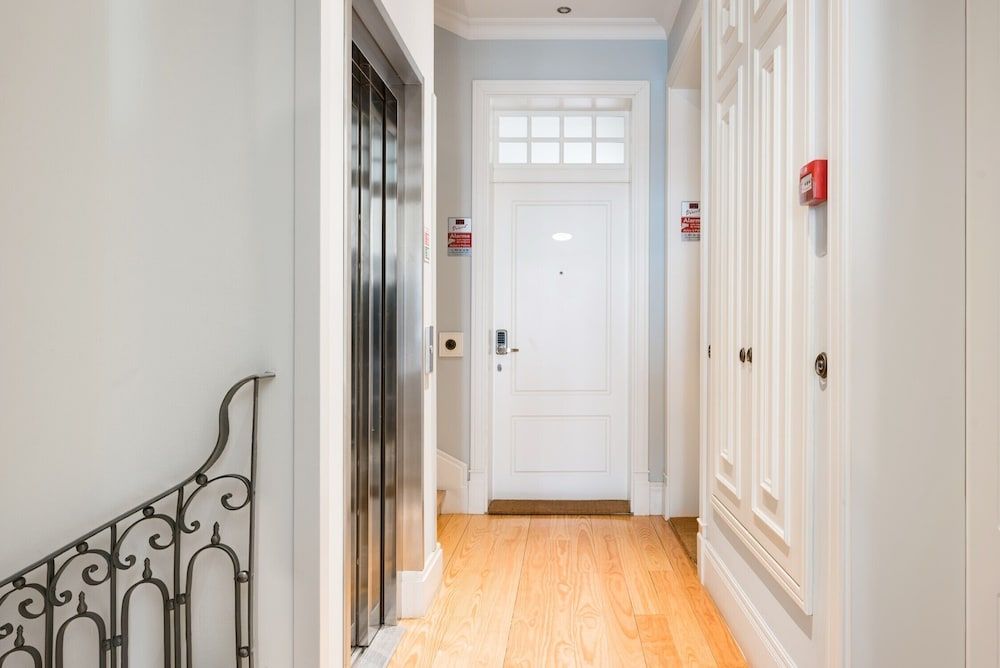 Lis001 · Mid-century Inspired Apartment With River Views Apartment (1 Bedroom) 14