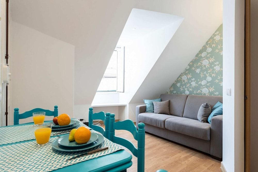 undefined Bright 1 Bedroom Apartment in the Heart of Sunny Lisbon 2